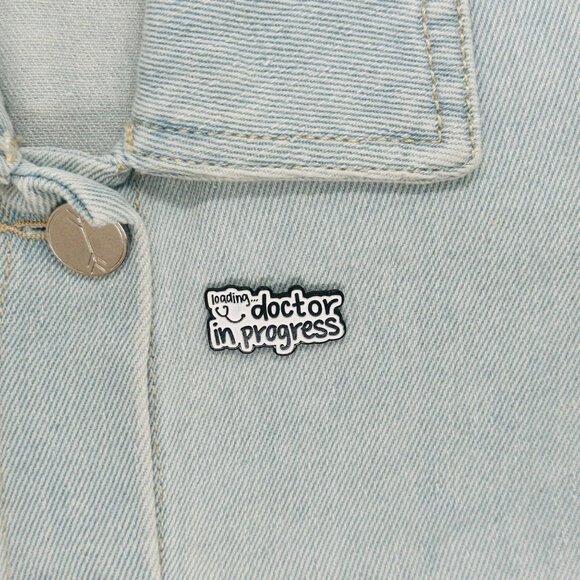 ✨New Oz Enamel Pin Doctor in Progress Medical Themed Brooch White medical gift✨ - Picture 1 of 6